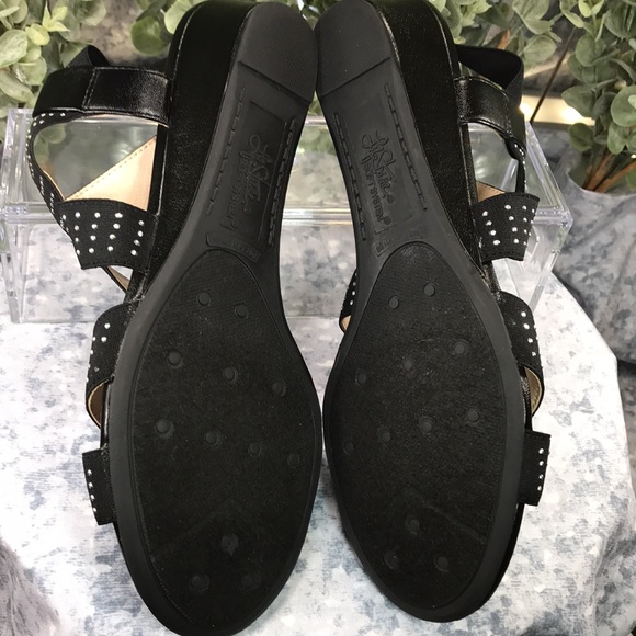 Life Stride Yara Black Strappy Embellished 1.5” Wedge Heels WMS 8.5M🖤Like NEW🖤 - Picture 7 of 13